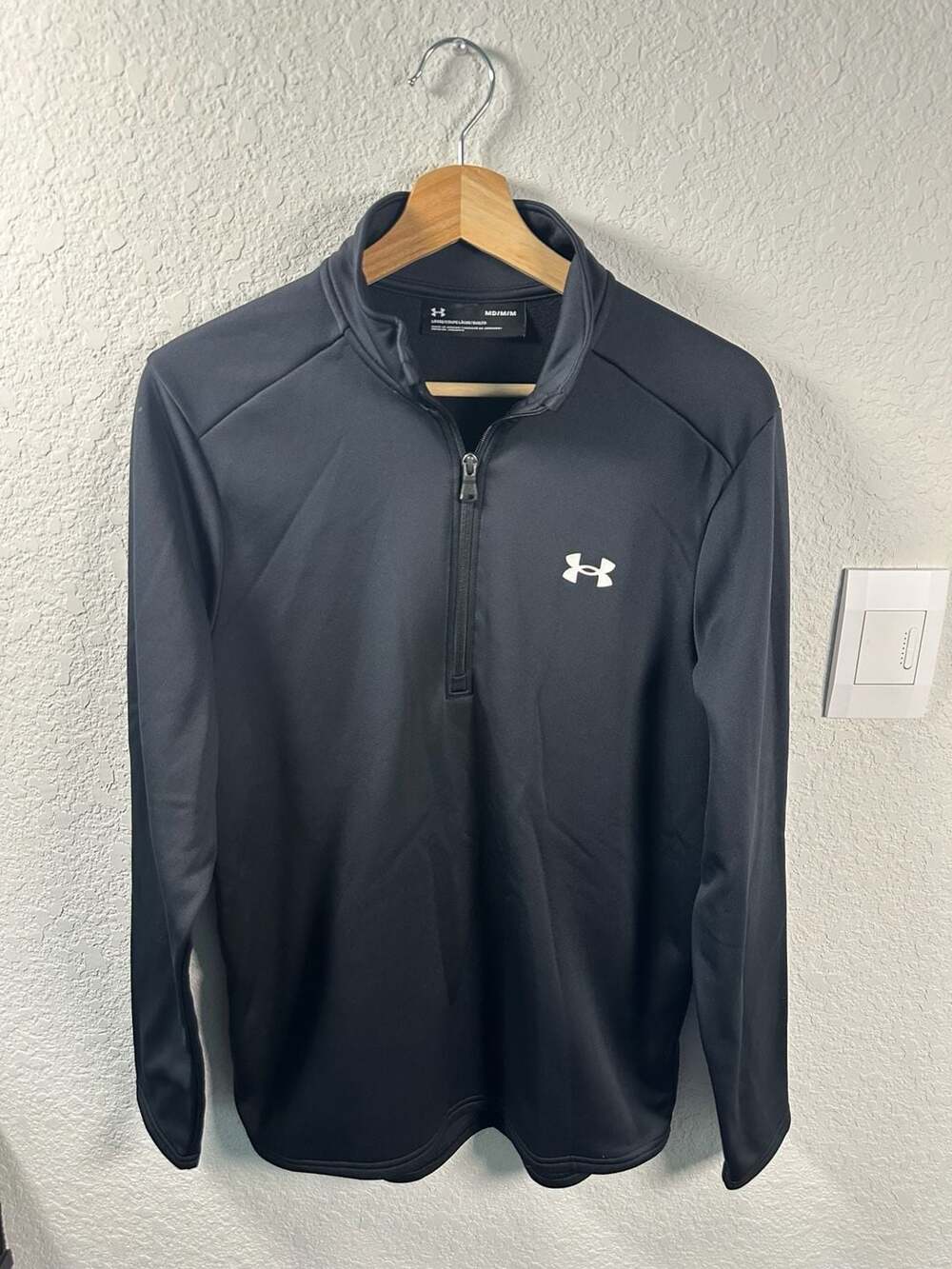 Under Armour Tech 1/2 Zip Size Medium Black Pullover